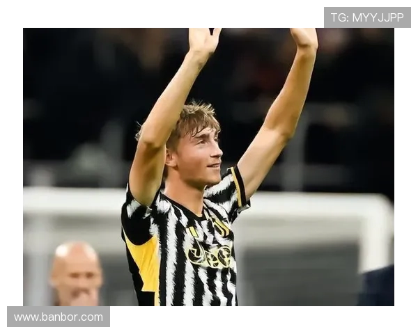 归乡观赛！赫伊森获马拉加 4 号专属球衣